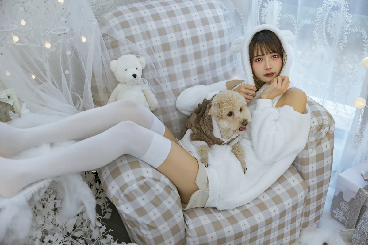 [YITUYU] 2022.12.17 Vol.2702 – Warm Girls and Pets Rabbit Zzz won't eat carrots#[24P]-17